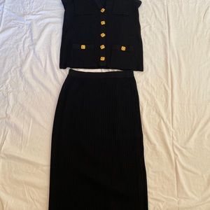 Saint John 2 Piece Ribbed Knit Ensemble Top is a Medium Skirt is a Size 10